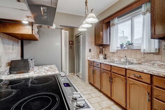 43 Yatescastle Dr, House semidetached with 4 bedrooms, 2 bathrooms and 3 parking in Toronto ON | Image 3