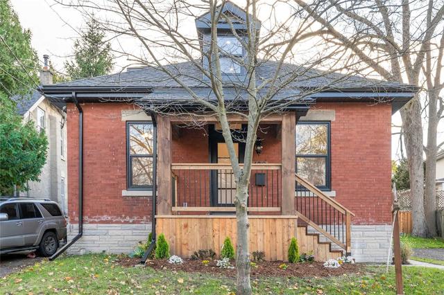 122 Stuart St, House detached with 3 bedrooms, 2 bathrooms and 3 parking in Guelph ON | Image 1