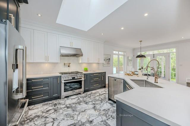 3378 Stocksbridge Ave, House detached with 3 bedrooms, 3 bathrooms and 4 parking in Oakville ON | Image 3