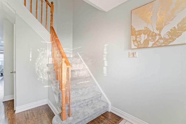 65 Goldenlight Circ, Townhouse with 3 bedrooms, 4 bathrooms and 2 parking in Brampton ON | Image 8