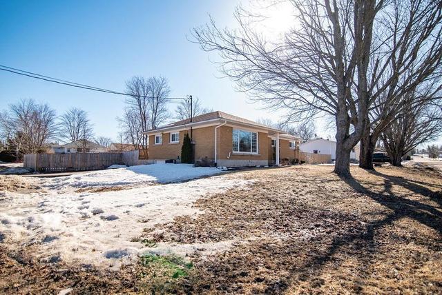16 Mary Street, House detached with 5 bedrooms, 2 bathrooms and 5 parking in Petawawa ON | Image 5