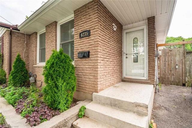 6235 Johnson Dr, House semidetached with 2 bedrooms, 2 bathrooms and 3 parking in Niagara Falls ON | Image 1