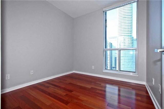 2202 - 208 Queens Quay W, Condo with 2 bedrooms, 2 bathrooms and 1 parking in Toronto ON | Image 13