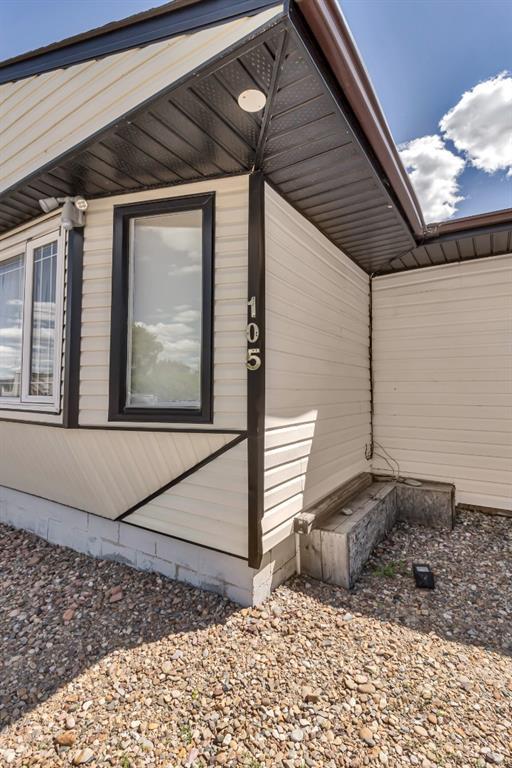 105 1 Avenue W, House detached with 3 bedrooms, 1 bathrooms and 3 parking in Cypress County AB | Image 3