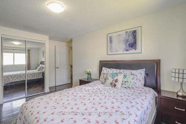 51 Franklin Crt, Townhouse with 3 bedrooms, 2 bathrooms and 2 parking in Brampton ON | Image 9