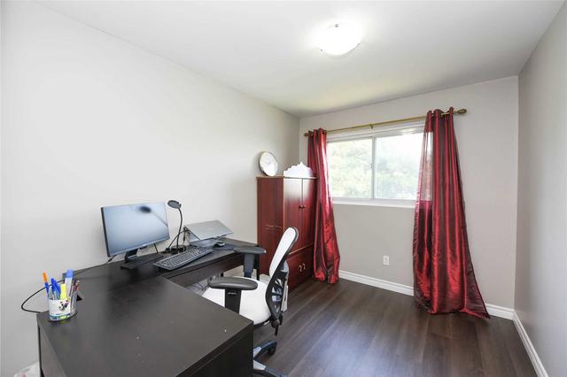 24 Franklin Crt, Townhouse with 3 bedrooms, 2 bathrooms and 2 parking in Brampton ON | Image 11