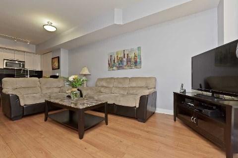 th54 - 27 Valhalla Inn Rd S, Townhouse with 3 bedrooms, 3 bathrooms and 1 parking in Toronto ON | Image 3