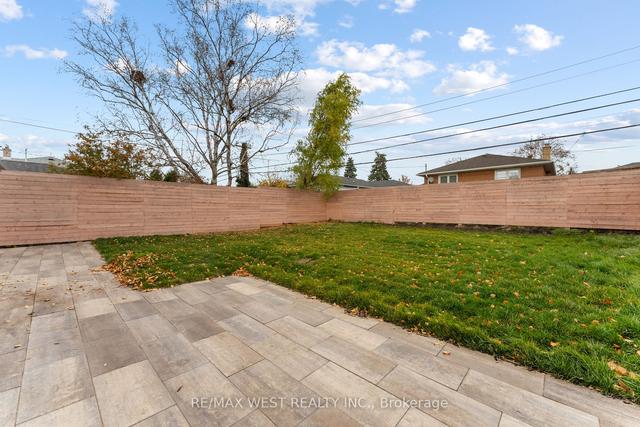 5 Buckley Cres, House detached with 3 bedrooms, 2 bathrooms and 3 parking in Toronto ON | Image 13