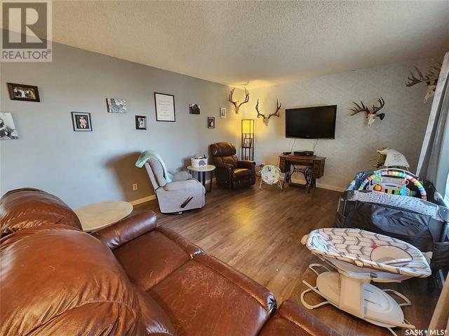 810 Healy Avenue, House detached with 2 bedrooms, 2 bathrooms and null parking in Radville SK | Image 13
