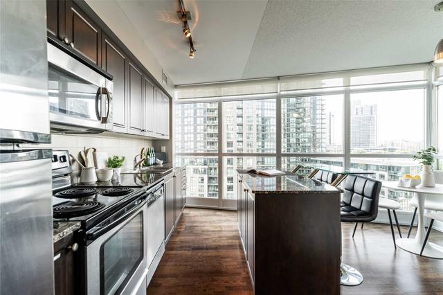 1010 - 215 Fort York Blvd, Condo with 2 bedrooms, 2 bathrooms and 1 parking in Toronto ON | Image 14