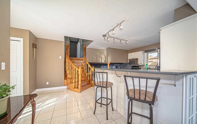 105 Applewood Cres, House detached with 4 bedrooms, 4 bathrooms and 8 parking in Whitby ON | Image 2