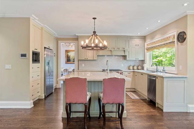 25 Sifton Crt, House detached with 4 bedrooms, 8 bathrooms and 9 parking in Toronto ON | Image 6