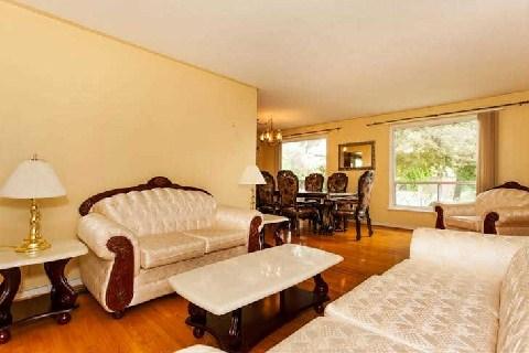 3631 Crabtree Cres, House detached with 4 bedrooms, 2 bathrooms and 4 parking in Mississauga ON | Image 2