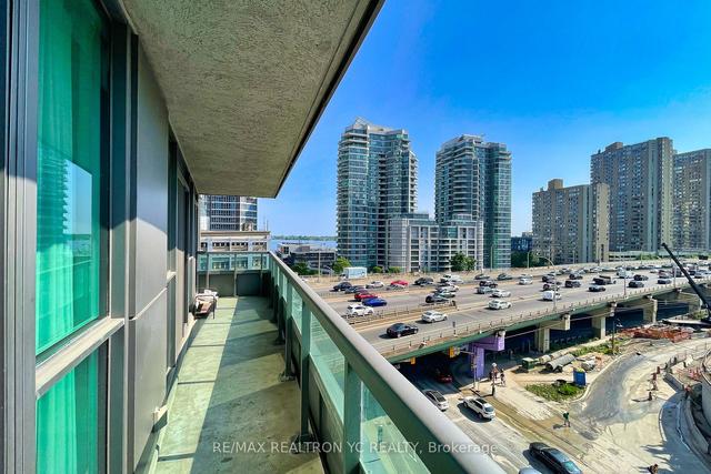 808 - 25 Lower Simcoe St, Condo with 2 bedrooms, 2 bathrooms and 1 parking in Toronto ON | Image 18
