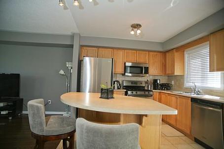 th 3 - 200 Tenth St, Townhouse with 3 bedrooms, 2 bathrooms and 2 parking in Toronto ON | Image 2