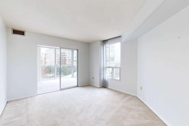 408 - 5 Concorde Pl, Condo with 2 bedrooms, 2 bathrooms and 2 parking in Toronto ON | Image 3