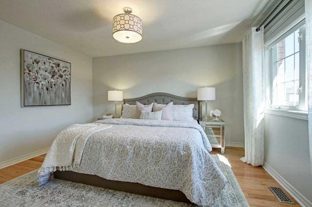 908 Fable Cres, House detached with 3 bedrooms, 4 bathrooms and 5 parking in Mississauga ON | Image 7