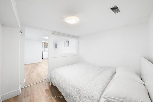 70 Fifth St, House detached with 2 bedrooms, 3 bathrooms and 1 parking in Toronto ON | Image 16