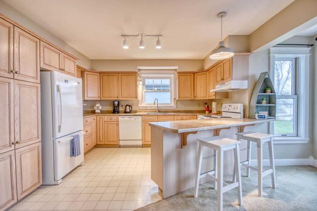 223 Prinyers Cove Cres, House detached with 3 bedrooms, 2 bathrooms and 4 parking in Prince Edward County ON | Image 6