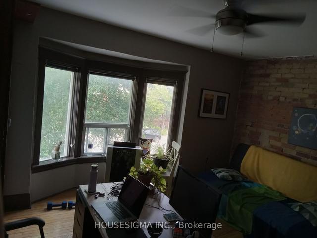 upper - 256 Woodbine Ave S, House attached with 2 bedrooms, 1 bathrooms and 1 parking in Toronto ON | Image 4