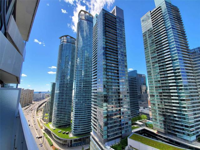 2503 - 100 Harbour St, Condo with 1 bedrooms, 1 bathrooms and 0 parking in Toronto ON | Image 4