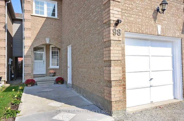 98 Lent Cres E, House attached with 3 bedrooms, 4 bathrooms and 4 parking in Brampton ON | Image 11