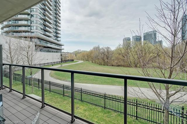 th5 - 2230 Lake Shore Boulevard W, House attached with 3 bedrooms, 2 bathrooms and 2 parking in Toronto ON | Image 7