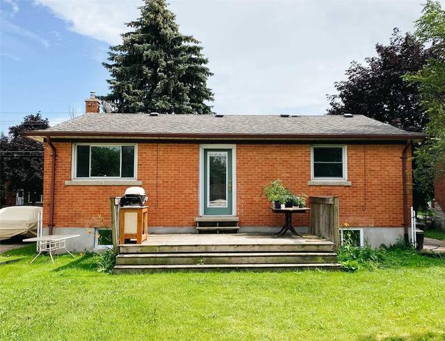 202 Erb St E, House detached with 3 bedrooms, 2 bathrooms and 4 parking in Waterloo ON | Image 6