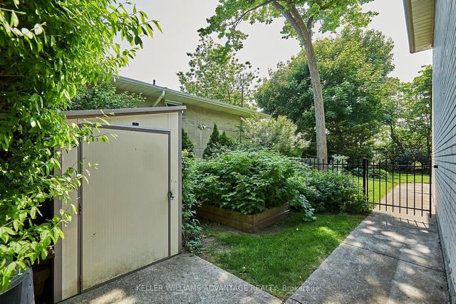 43 Somerdale Sq, House detached with 4 bedrooms, 2 bathrooms and 3 parking in Toronto ON | Image 15