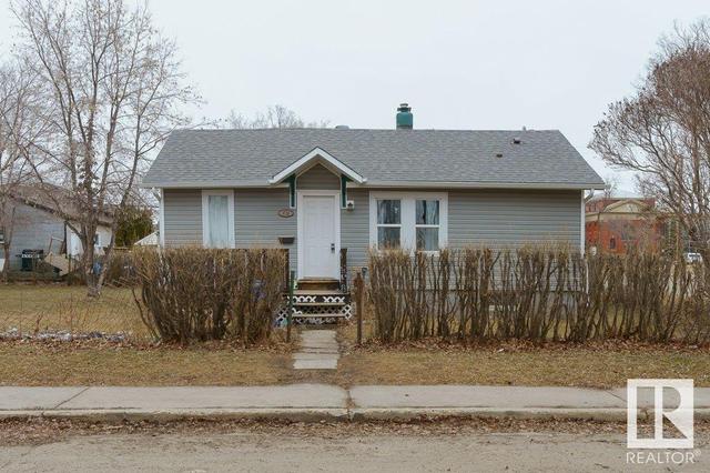 4716 48 Av, House detached with 2 bedrooms, 2 bathrooms and null parking in Wetaskiwin AB | Image 1