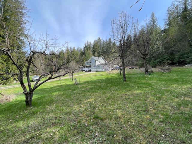 3865 Malina Road, House detached with 4 bedrooms, 3 bathrooms and null parking in Central Kootenay E BC | Image 18