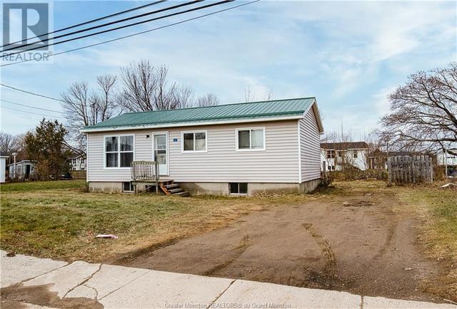 17 Morgan, House detached with 3 bedrooms, 1 bathrooms and null parking in Richibucto NB | Image 2