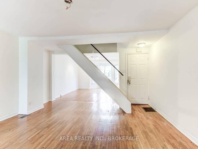 upper - 11 Salisbury Ave, House attached with 2 bedrooms, 1 bathrooms and 0 parking in Toronto ON | Image 12