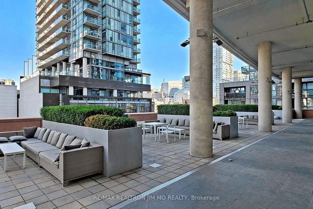 2411 - 21 Widmer St, Condo with 2 bedrooms, 2 bathrooms and 1 parking in Toronto ON | Image 33