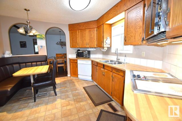 402 Kennedy Cr, House detached with 4 bedrooms, 2 bathrooms and null parking in Thorhild County AB | Image 3