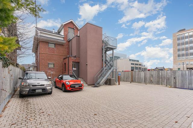 29 Chaplin Cres, House detached with 0 bedrooms, 3 bathrooms and 8 parking in Toronto ON | Image 33