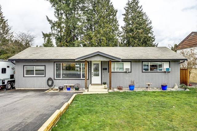 22607 123 Avenue, House detached with 3 bedrooms, 1 bathrooms and null parking in Maple Ridge BC | Card Image