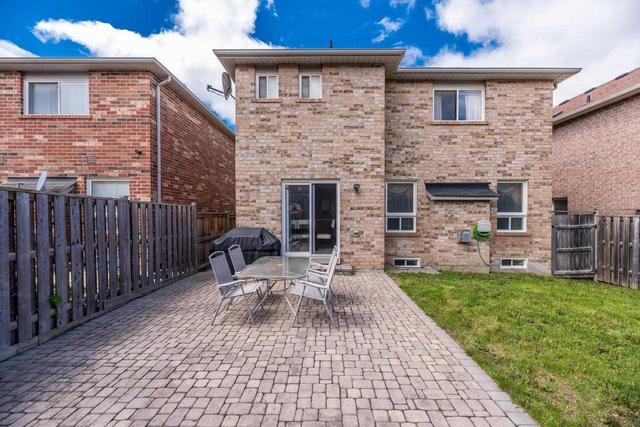 8 Tufton Cres, House detached with 3 bedrooms, 3 bathrooms and 3 parking in Brampton ON | Image 19