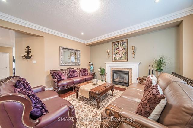 31 Ridgestone Dr, House detached with 4 bedrooms, 5 bathrooms and 4 parking in Richmond Hill ON | Image 2