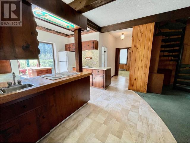 2015 Kerr Road, House detached with 3 bedrooms, 1 bathrooms and 10 parking in Sicamous BC | Image 16