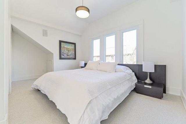 85 Exhibition St, House detached with 2 bedrooms, 1 bathrooms and 3 parking in Guelph ON | Image 3