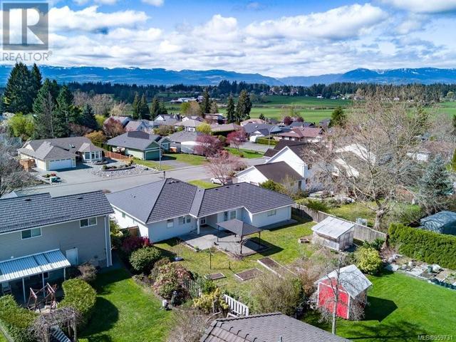 1630 Foxxwood Dr, House detached with 4 bedrooms, 2 bathrooms and 4 parking in Comox BC | Image 3