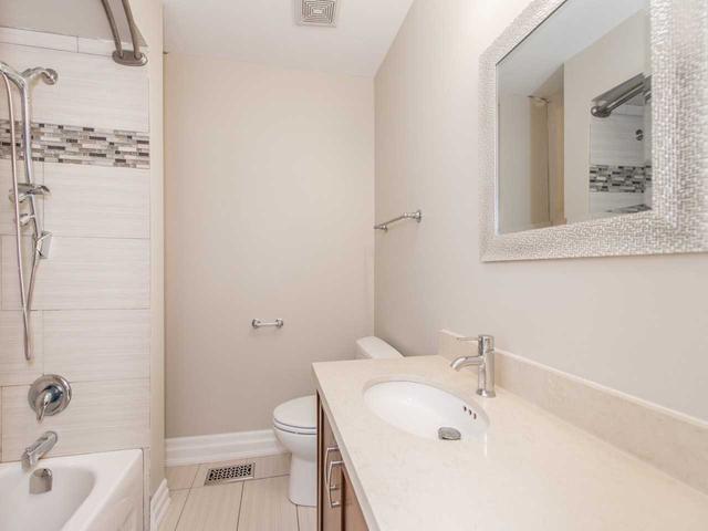 2 Brady Cres, House semidetached with 3 bedrooms, 3 bathrooms and 6 parking in Toronto ON | Image 4
