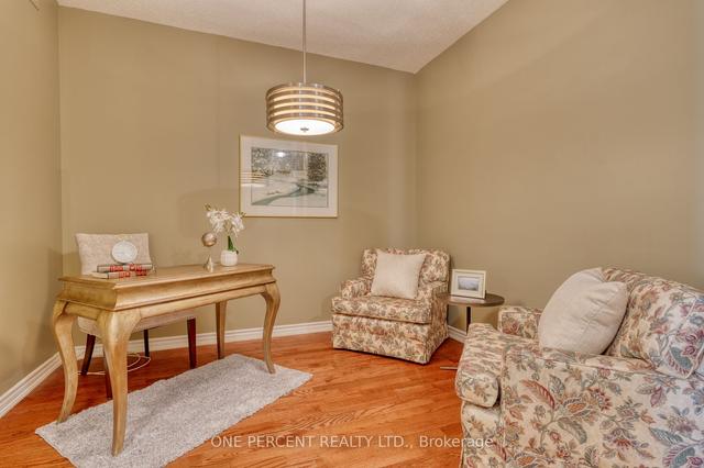 801 - 3000 Creekside Dr, Condo with 2 bedrooms, 2 bathrooms and 1 parking in Hamilton ON | Image 5
