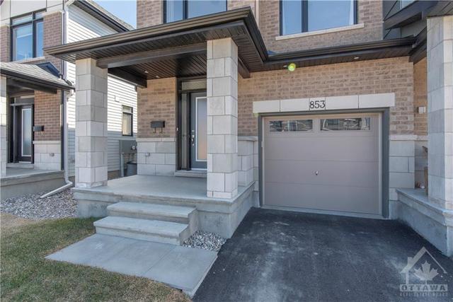 853 Solarium Avenue, Townhouse with 3 bedrooms, 3 bathrooms and 2 parking in Ottawa ON | Image 2