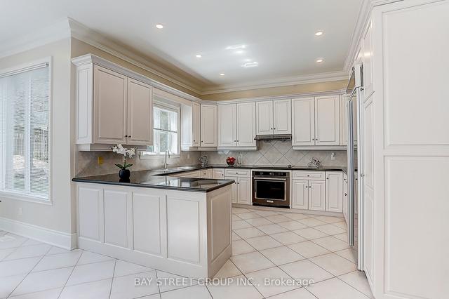 25 Bowan Crt, House detached with 5 bedrooms, 7 bathrooms and 7 parking in Toronto ON | Image 6