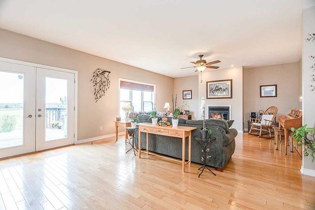 885 15/16 Sdrd E, House detached with 2 bedrooms, 3 bathrooms and 12 parking in Oro Medonte ON | Image 3