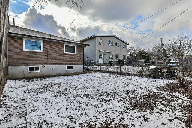 32 Tourmaline Dr, House semidetached with 3 bedrooms, 1 bathrooms and 3 parking in Toronto ON | Image 11
