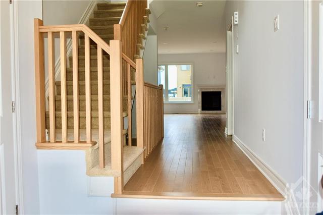 613 Cordelette Circle, Townhouse with 3 bedrooms, 3 bathrooms and 2 parking in Ottawa ON | Image 2