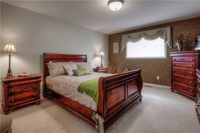506 Barwick Cres, House detached with 2 bedrooms, 2 bathrooms and 4 parking in Waterloo ON | Image 9
